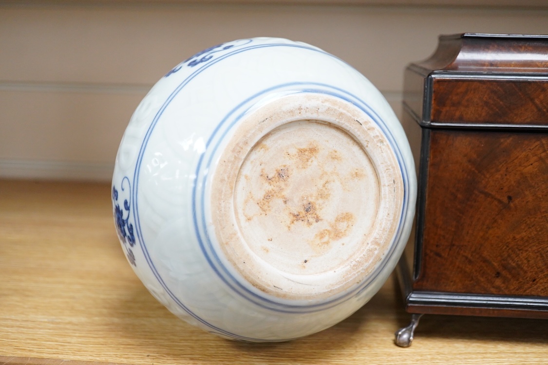A Chinese blue and white double gourd vase, 30cm